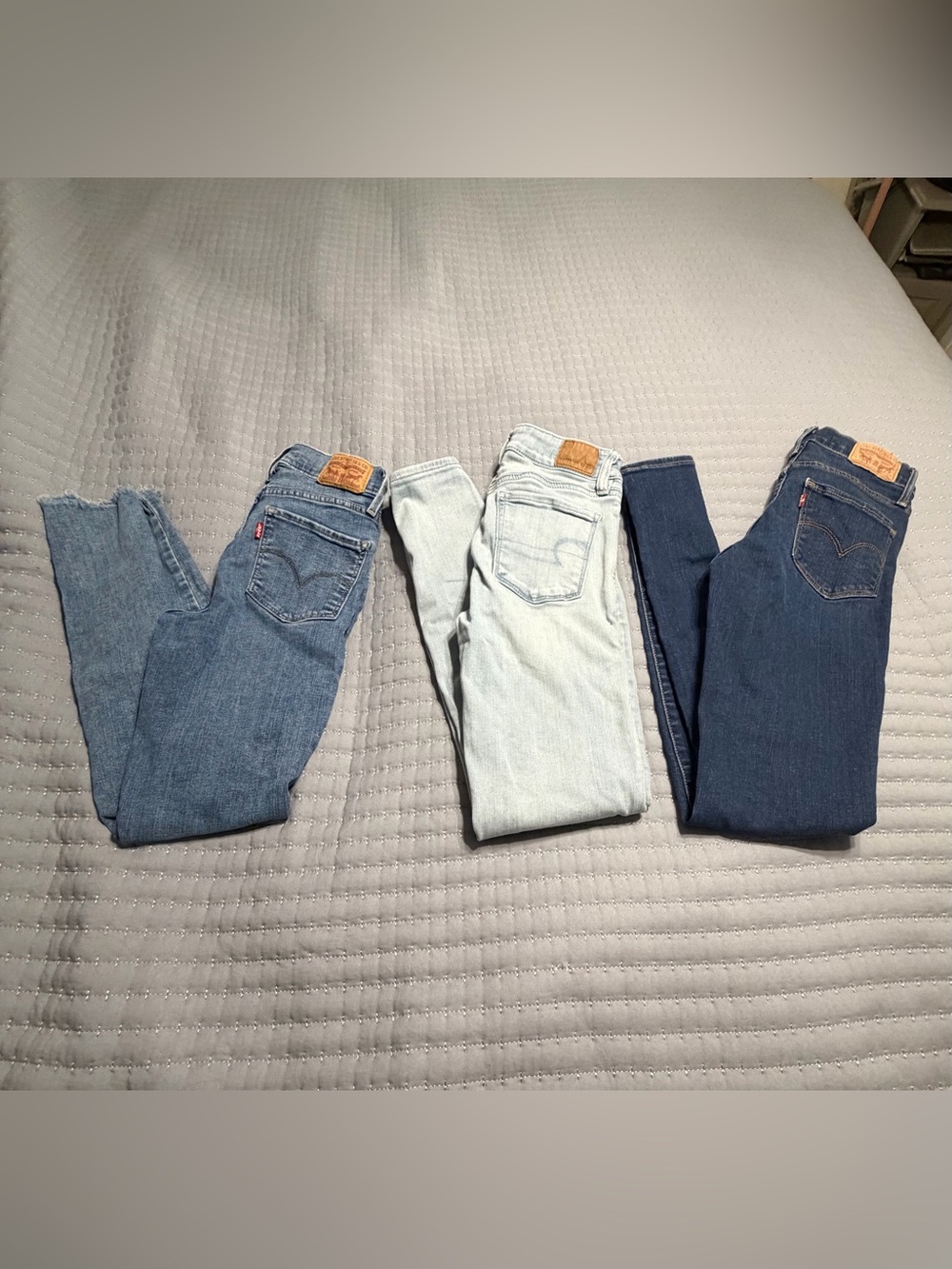 levi 3 pairs of Women's Skinny Jeans Dark Indigo, Medium Blue, light Blue 0/24